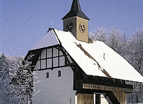 Haus_mit_Glockenturm_Gaechliwil.jpg